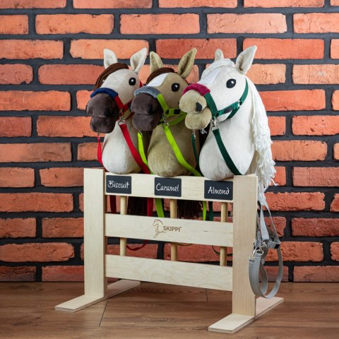 Skippi Padok dla Hobby Horse - stojak na trzy, dwa lub jednego hobby horse Skippi Padok dla Hobby Horse - stojak na trzy, dwa lub jednego hobby horse