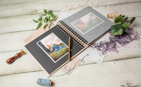 Album drewniany babcia grawer,22x22cm kwadrat BB2 Album drewniany babcia grawer,22x22cm kwadrat BB2