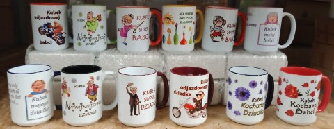 Kubek ceramiczny duży w kartoniku 450ml Babcia.. Kubek ceramiczny duży w kartoniku 450ml Babcia..