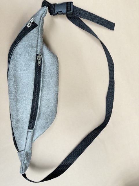 Saszetka nerka 40cm 4.1 srebrna Saszetka nerka 40cm 4.1 srebrna