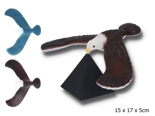 Ptak balansujący orzeł na piramidzie